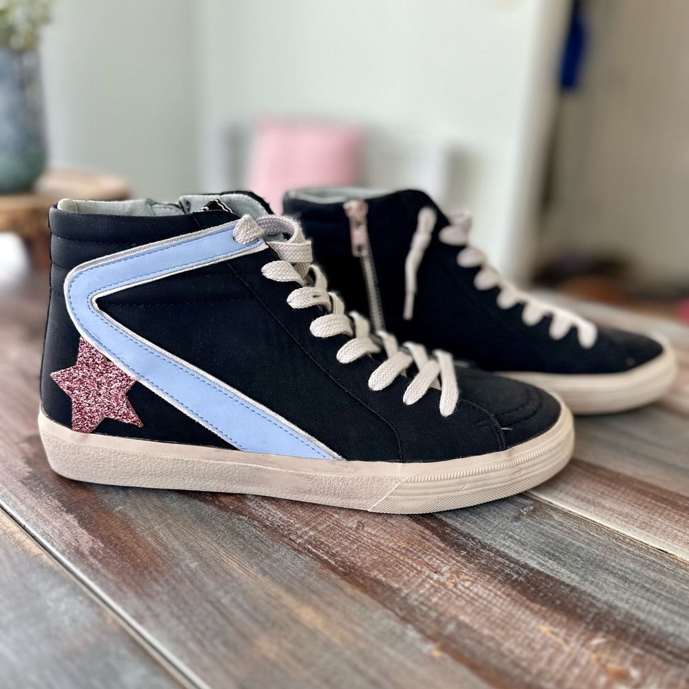 Shu Shop Roxanne women’s size 9 new without box. Never worn, only tried on.